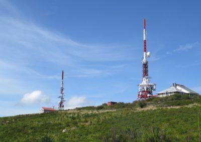 Medidas radioeléctricas en banda estrecha para analizar las emisiones electromagnéticas del centro emisor de RETEGAL en el Monte Meda